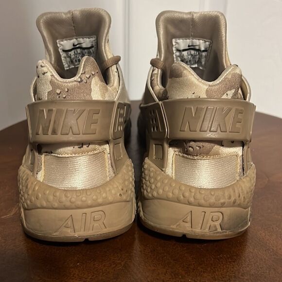 ?? NIKE AIR‎ HUARACHE Desert CAMO Shoes - EUC - Men Sz 10.5  ??